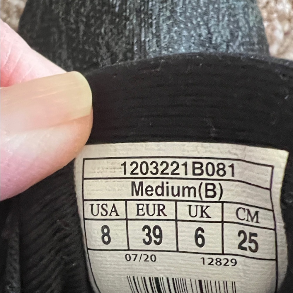Brooks Women's Black and Lavender Athletic Shoes size 8 - Picture 7 of 7